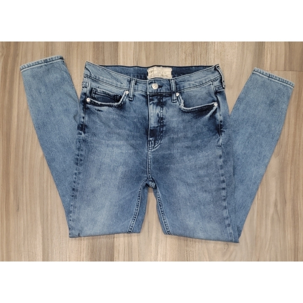 Free People Busted Knew High-rise Jeans size 28